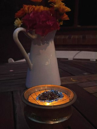 Letní noci s vykuřovadly od @l_rhoda_l 🖤 Summer nights with Rhoda’s incense blends 🖤 Najdeš na...